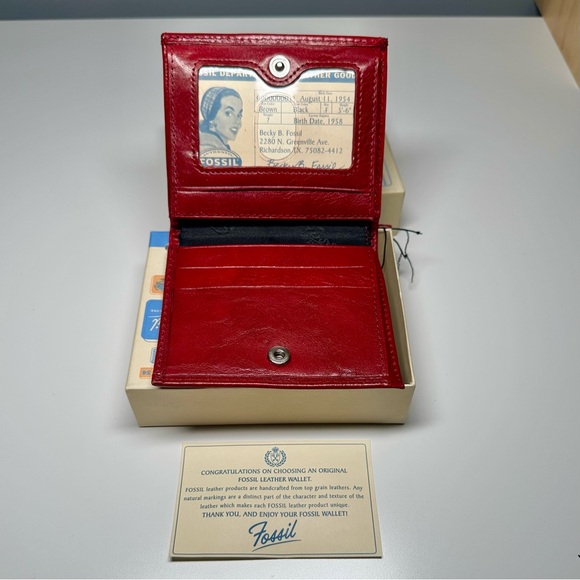 Fossil Red Leather Wallet New in Box - Picture 4 of 11